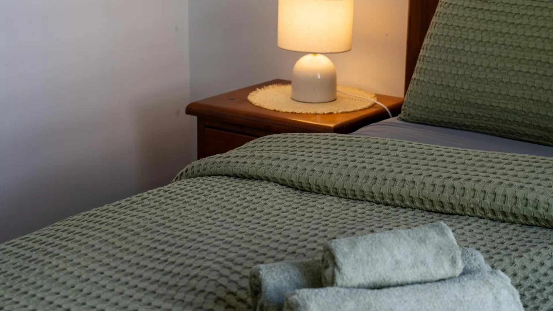 Hot Tub, Ice Bath, Gym, Sauna, Pool Table Coorparoo Haven Brisbane Australia