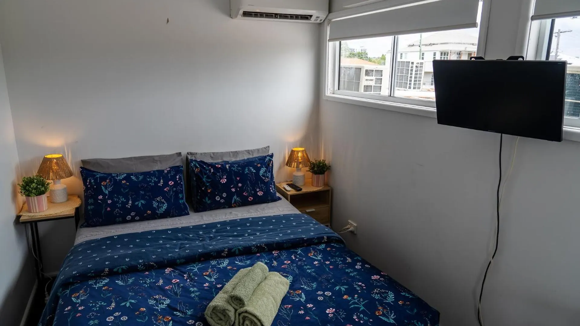 Homestay Hot Tub, Ice Bath, Gym, Sauna, Pool Table Coorparoo Haven Brisbane