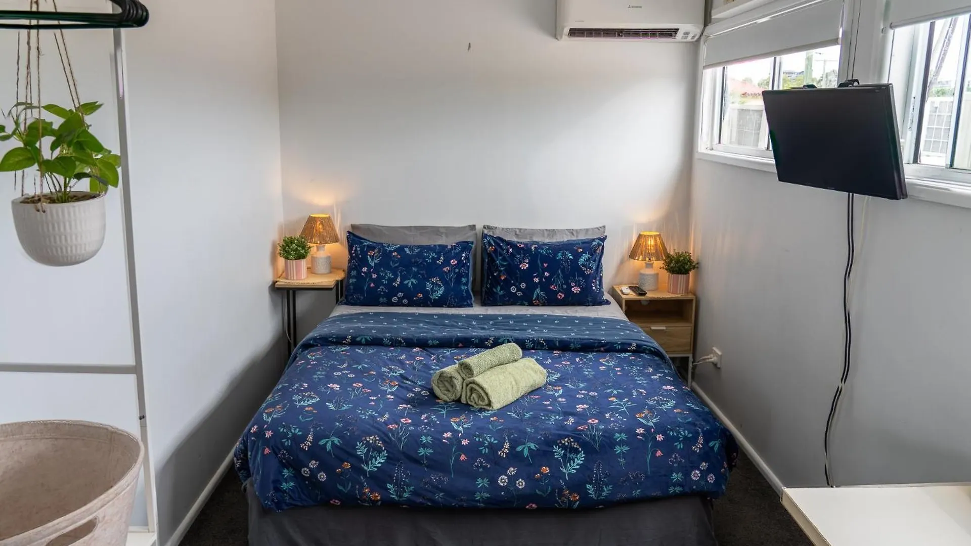 Hot Tub, Ice Bath, Gym, Sauna, Pool Table Coorparoo Haven Brisbane Homestay