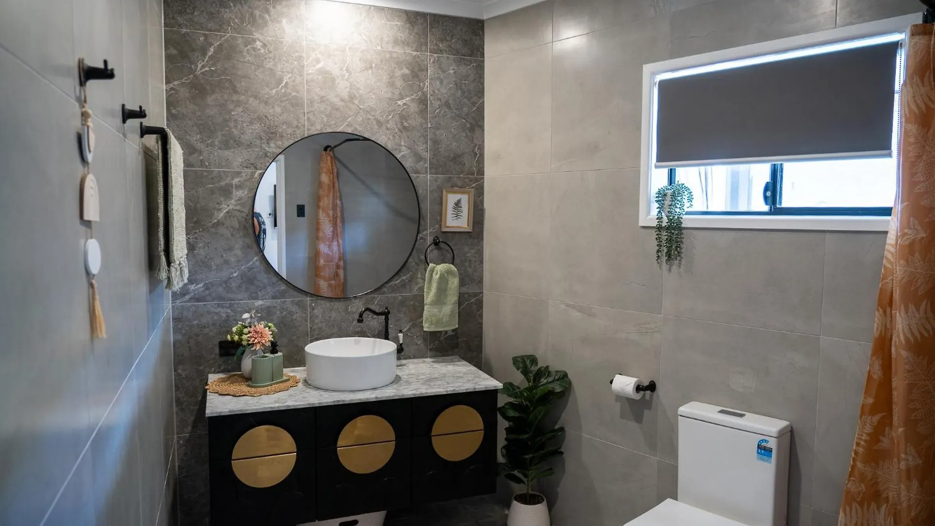Hot Tub, Ice Bath, Gym, Sauna, Pool Table Coorparoo Haven Brisbane Homestay