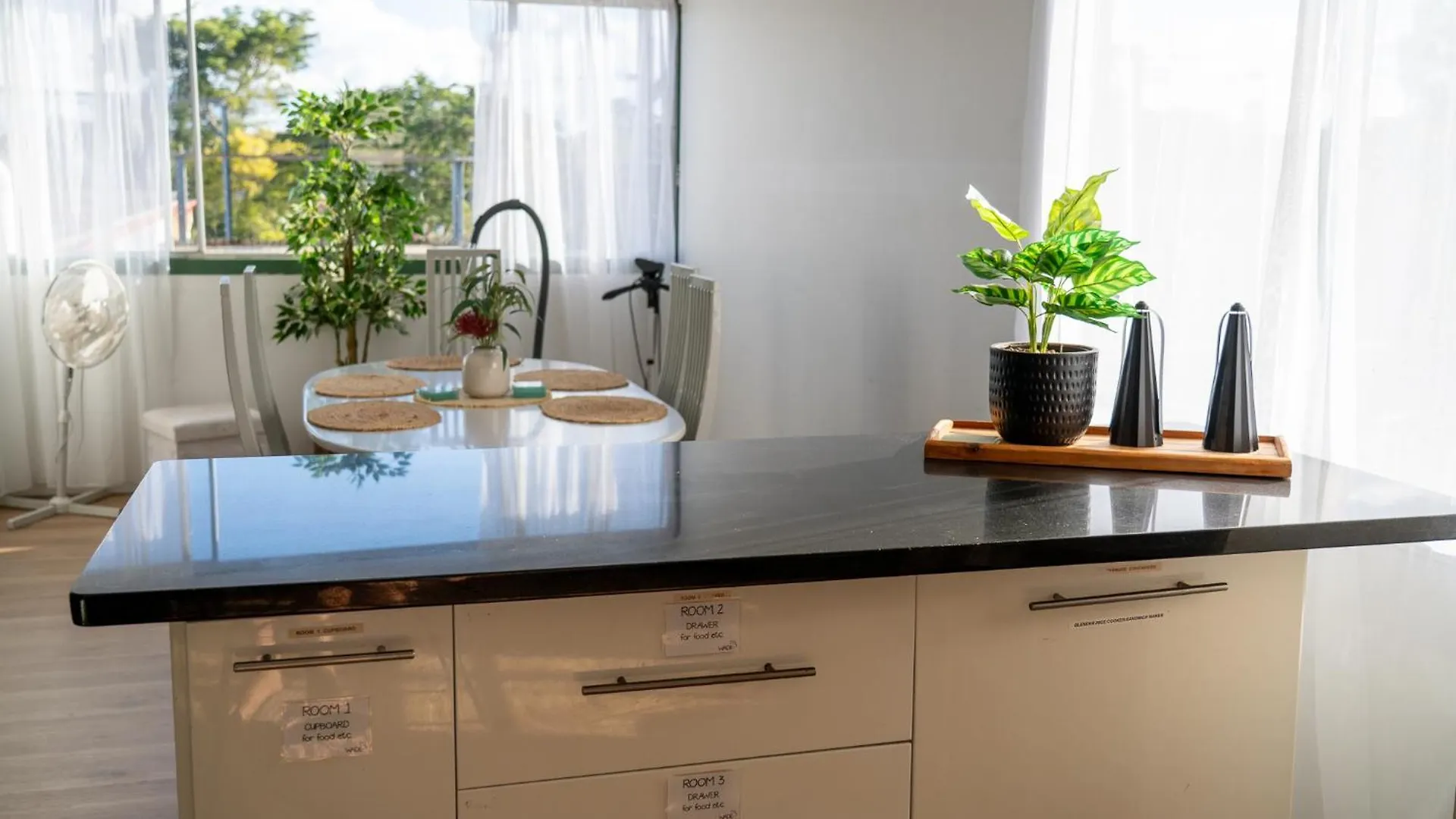 Homestay Hot Tub, Ice Bath, Gym, Sauna, Pool Table Coorparoo Haven Brisbane