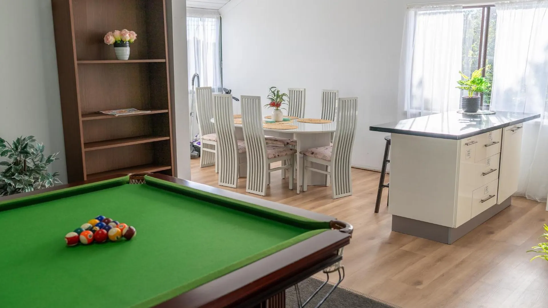 Homestay Hot Tub, Ice Bath, Gym, Sauna, Pool Table Coorparoo Haven Brisbane