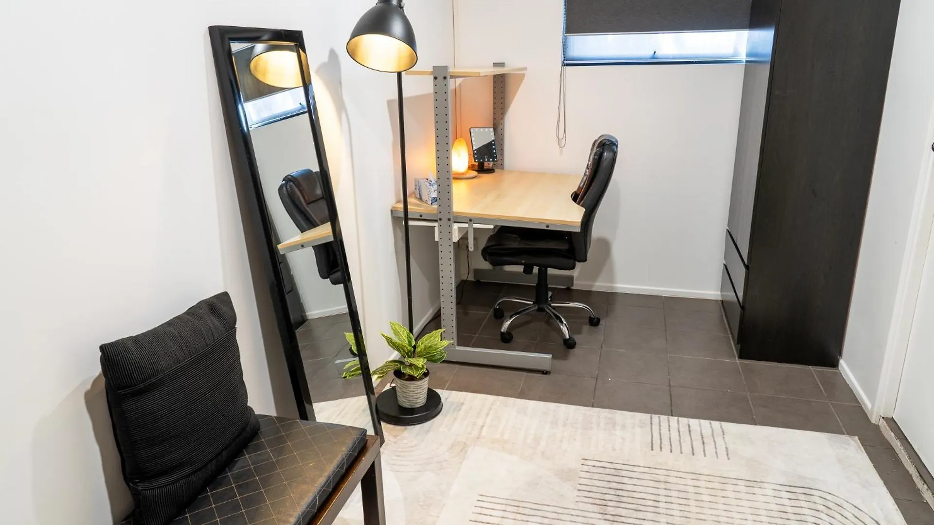 Homestay Hot Tub, Ice Bath, Gym, Sauna, Pool Table Coorparoo Haven Brisbane