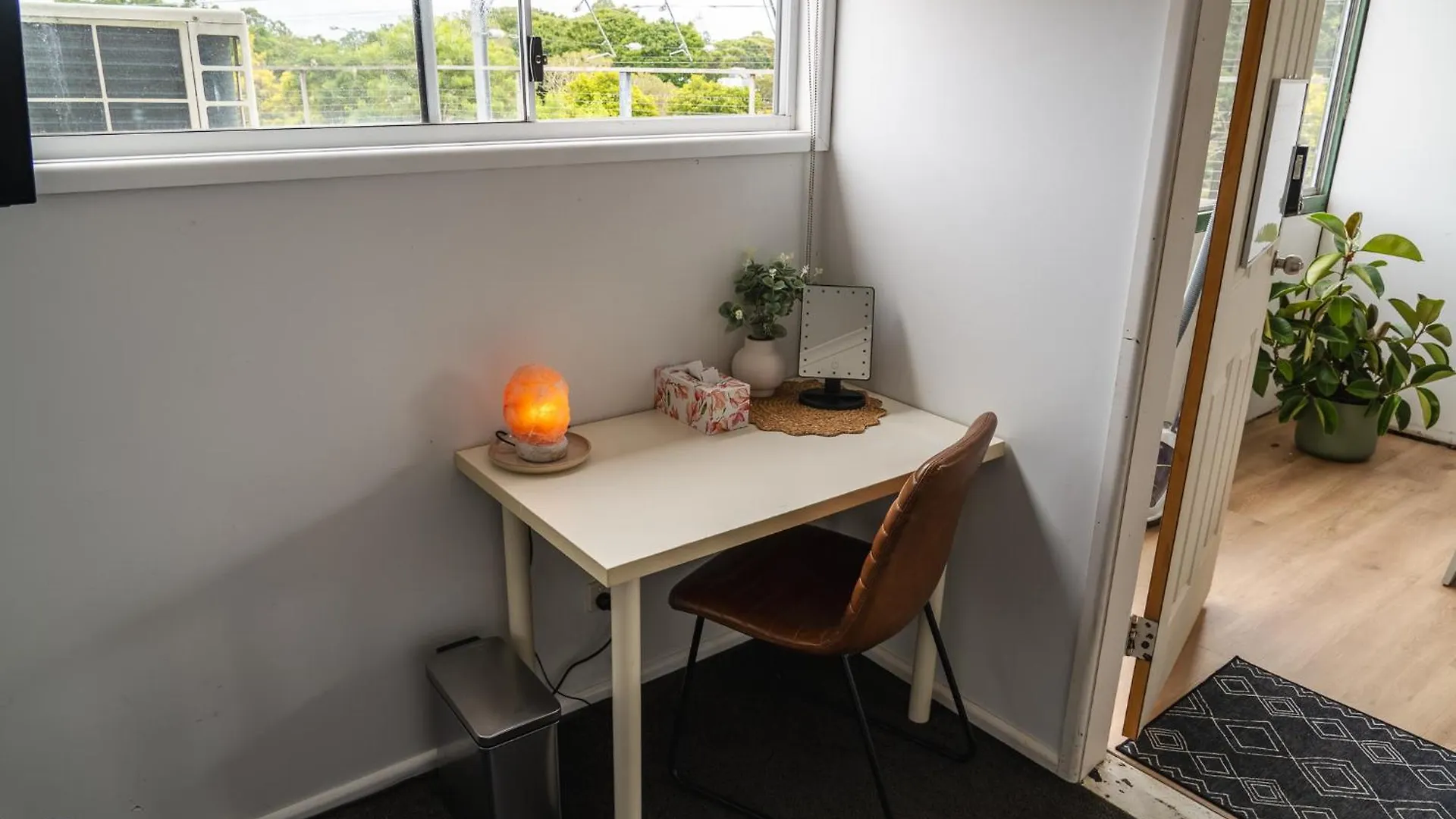 Hot Tub, Ice Bath, Gym, Sauna, Pool Table Coorparoo Haven Brisbane Homestay