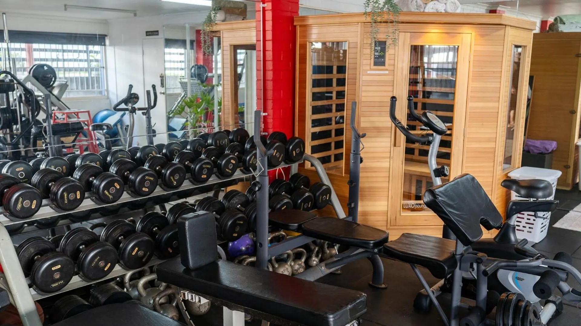 Hot Tub, Ice Bath, Gym, Sauna, Pool Table Coorparoo Haven Brisbane Australia